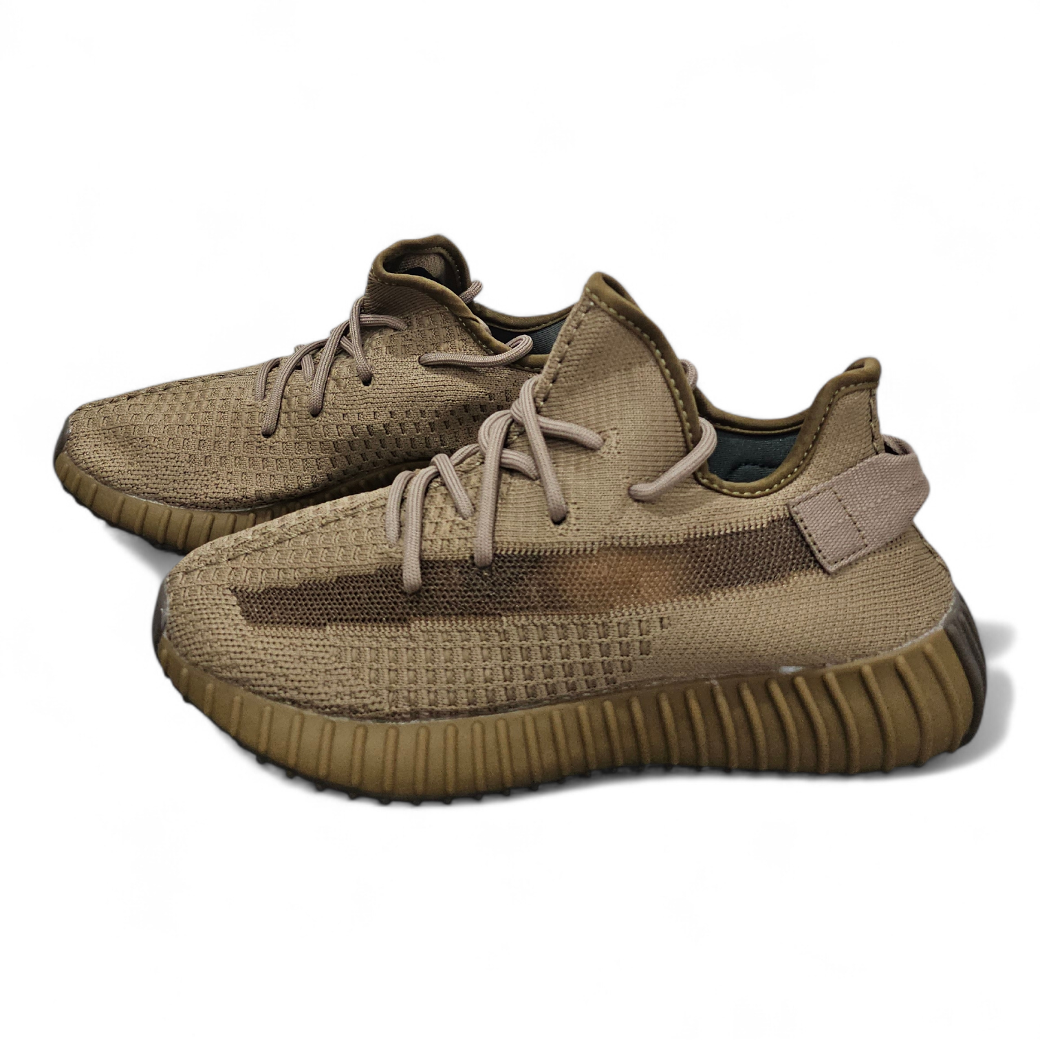 حذاء Yeezy Boost 350 لون بني