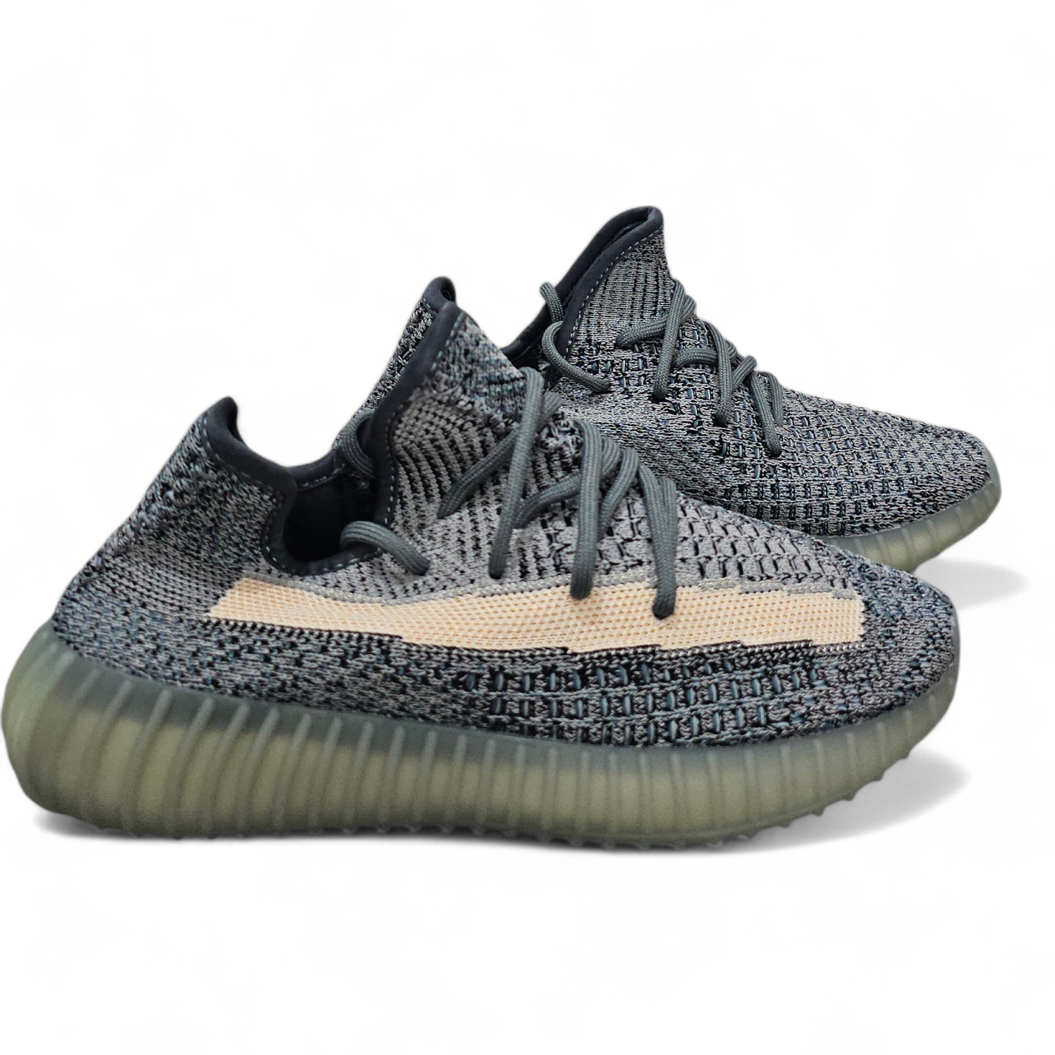 حذاء Yeezy Boost 350 لون رمادي + أخضر قياس 38 - الصورة 3