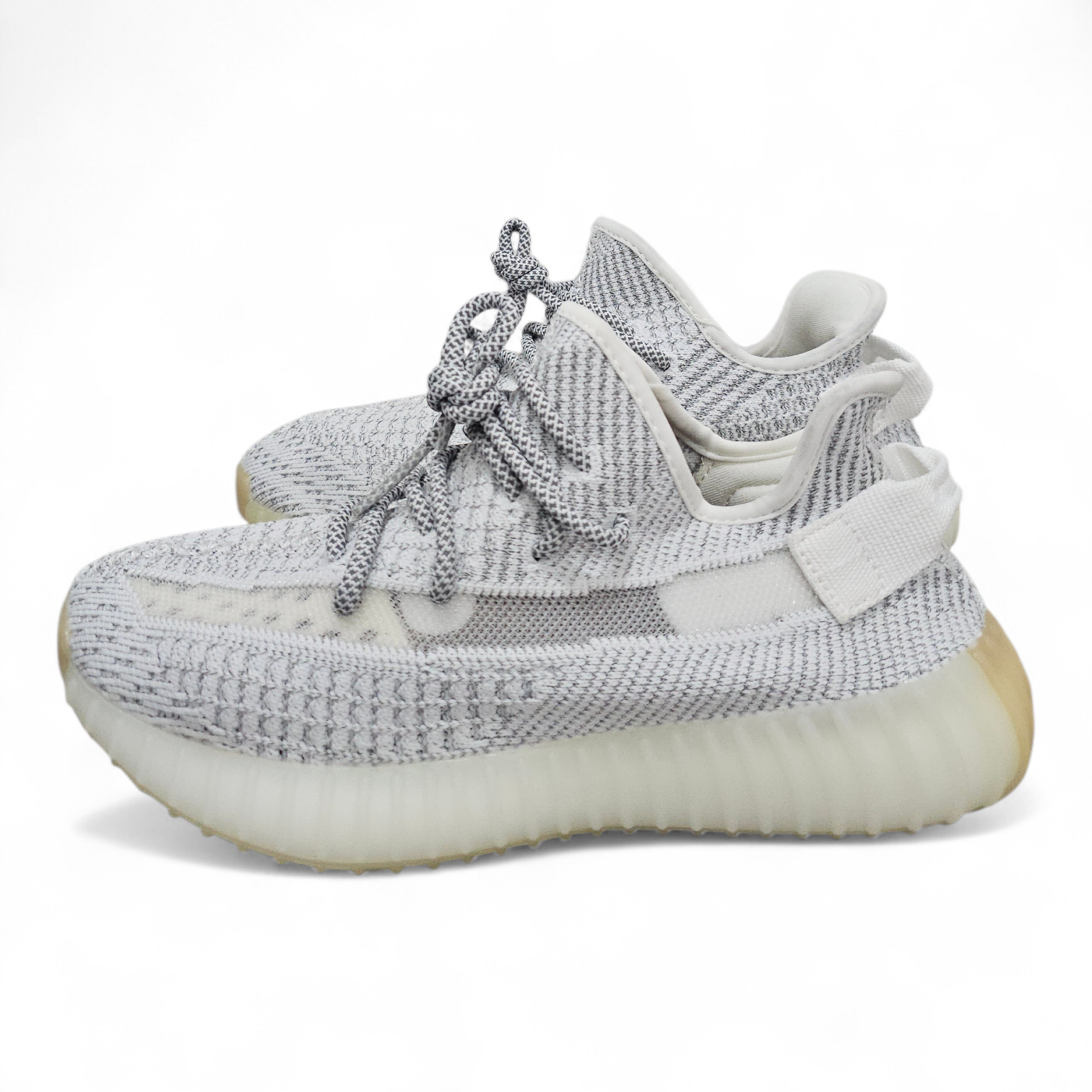 حذاء Yeezy Boost 350 لون أبيض ناصع قياس 37