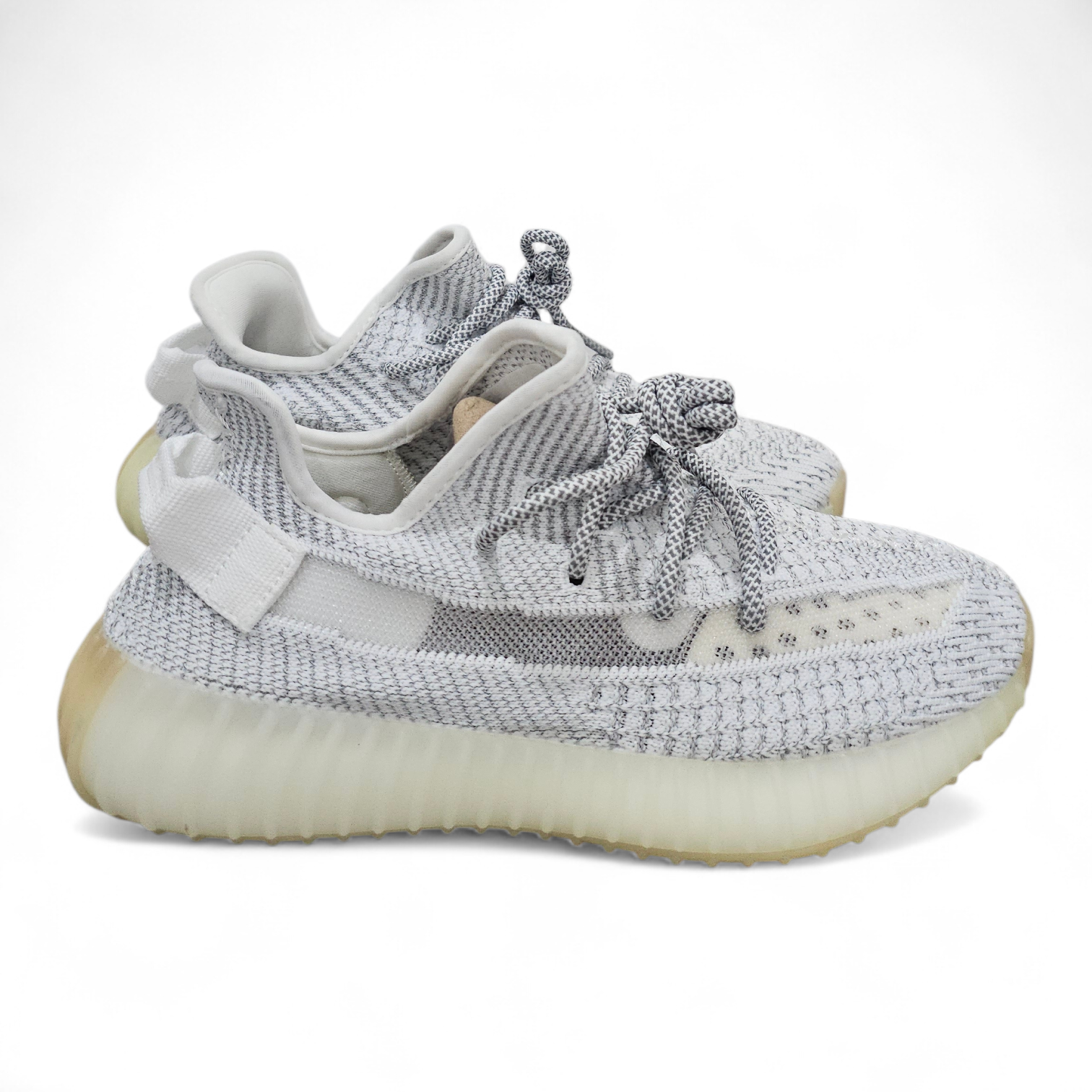 حذاء Yeezy Boost 350 لون أبيض ناصع قياس 37 - الصورة 3