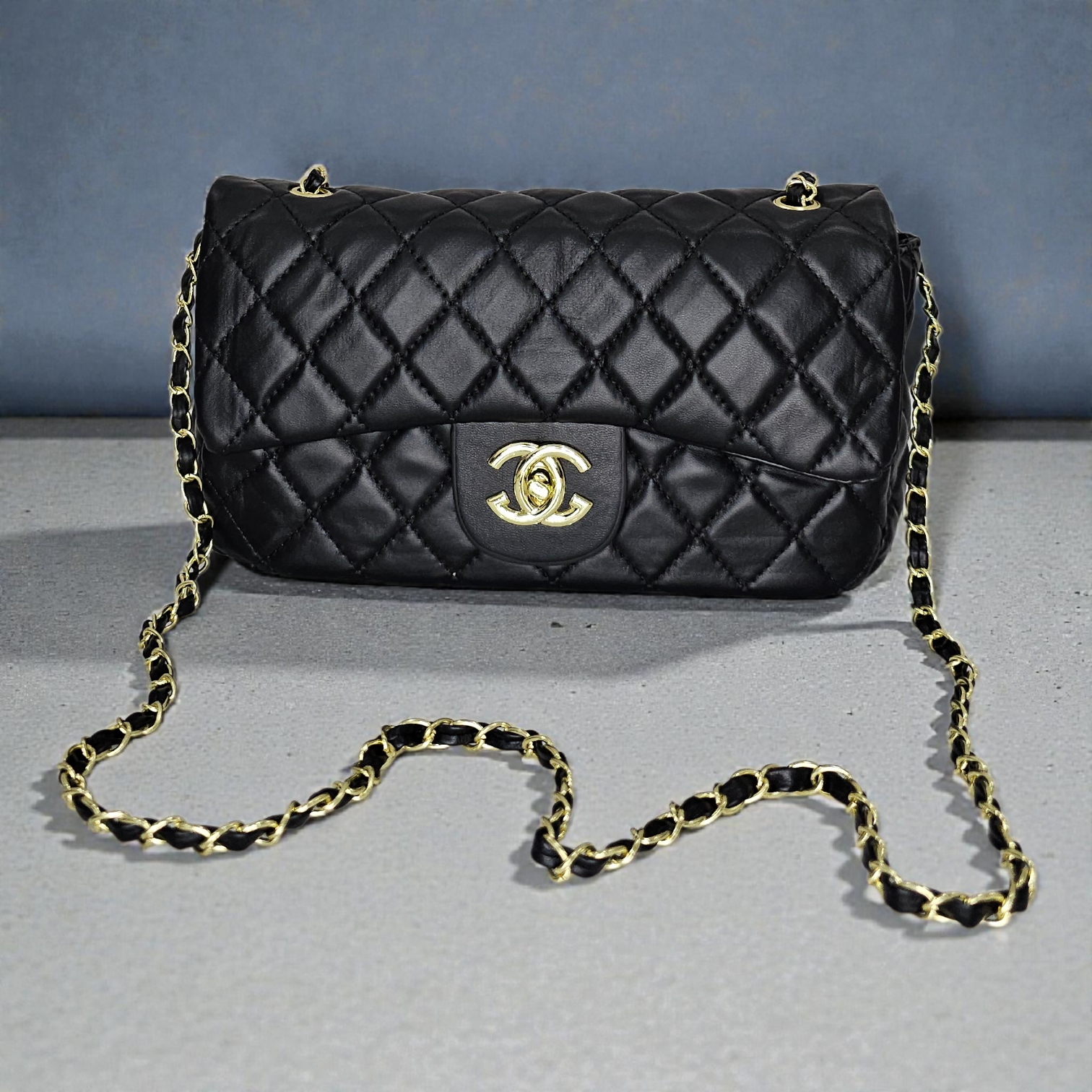 شنطة كتف أنيقة مبطنة بسلسلة معدنية - الصورة 2