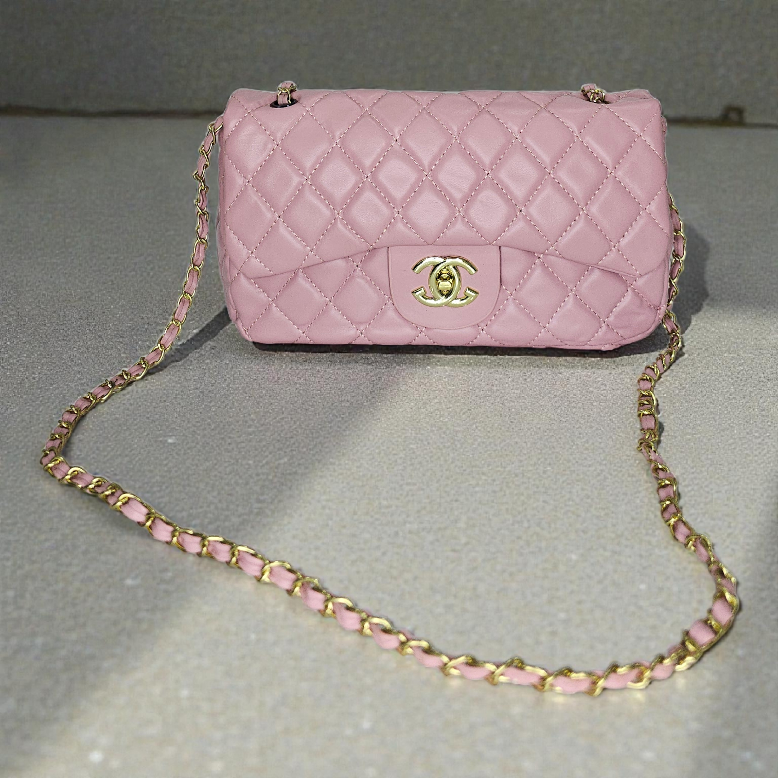 شنطة كتف أنيقة مبطنة بسلسلة معدنية - الصورة 3