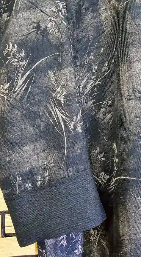 عباية نسائية بنقش السنابل الداكنة