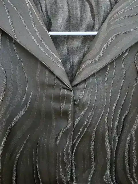 عباية نسائية بنقش الموجة العصرية