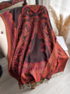 طرحه شال تراثي فاخر بنقوش شرقية – بني غامق وأحمر