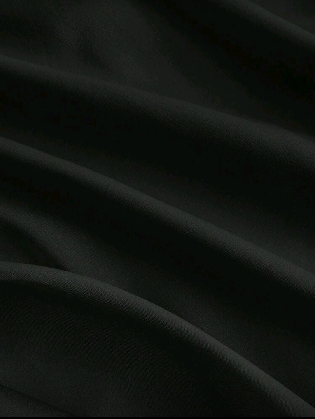 بلوزة نسائية ساتان سوداء بأكمام فوانيس وربطة فيونكة – مقاسات كبيرة - الصورة 5