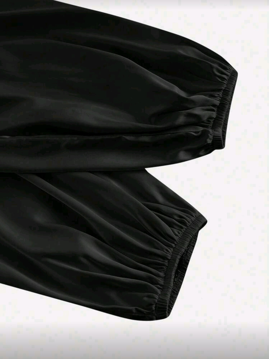 بلوزة نسائية ساتان سوداء بأكمام فوانيس وربطة فيونكة – مقاسات كبيرة - الصورة 4