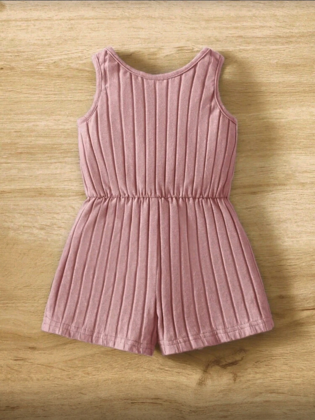 بدلة كتانية مضلعة بطبعة عقدة أمامية لطفلة صغيرة – وردي مغبر - الصورة 3