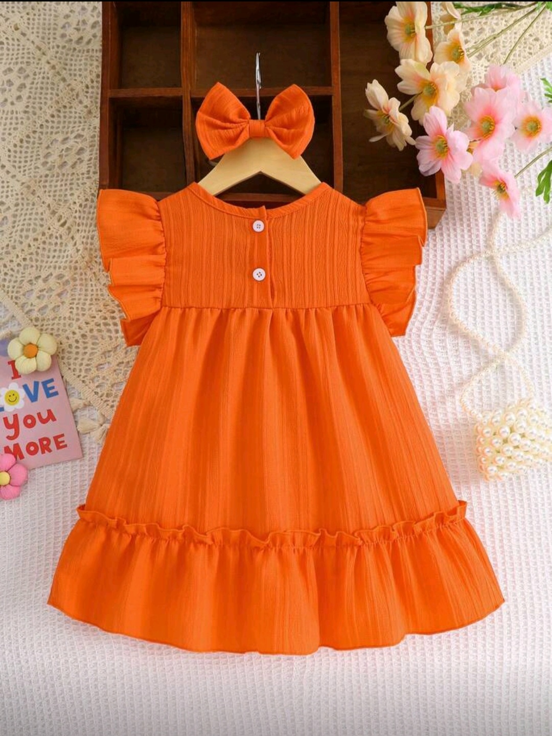 فستان أطفال بناتي برتقالي مزين بالزهور مع ربطة شعر - الصورة 2