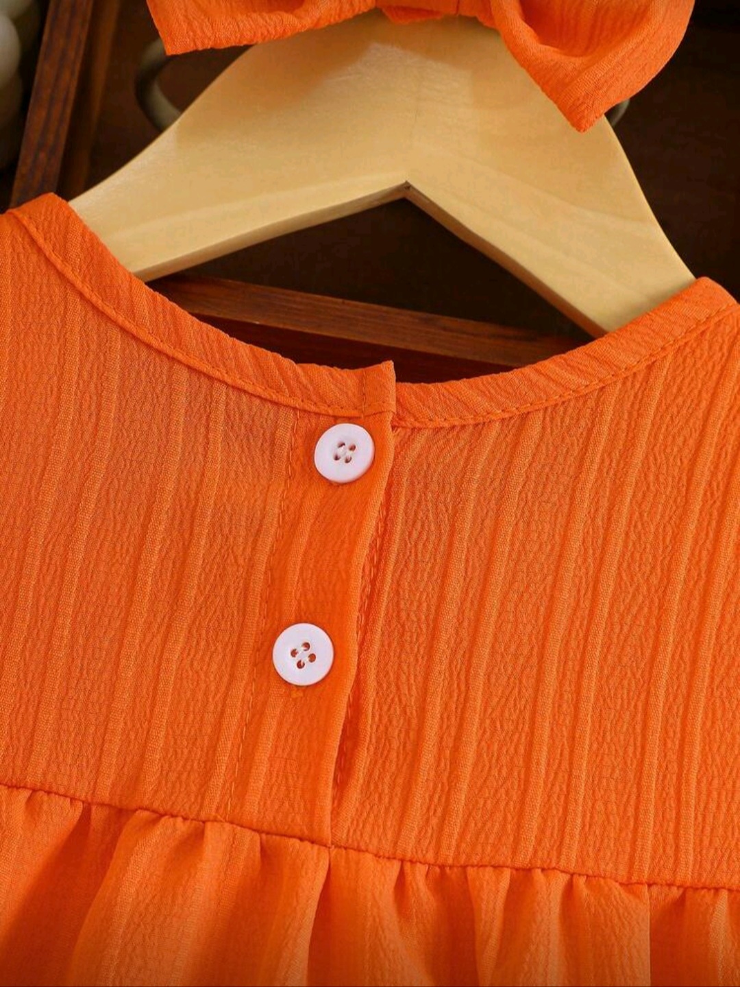 فستان أطفال بناتي برتقالي مزين بالزهور مع ربطة شعر - الصورة 5