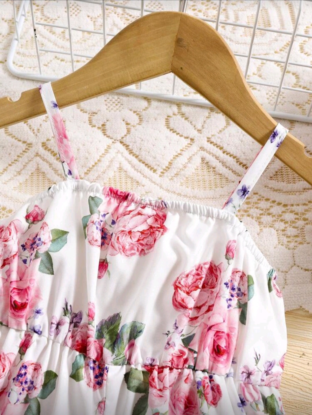 جمبسوت بنات صيفي بطبعة زهور أنيقة بحمالات رفيعة - الصورة 3