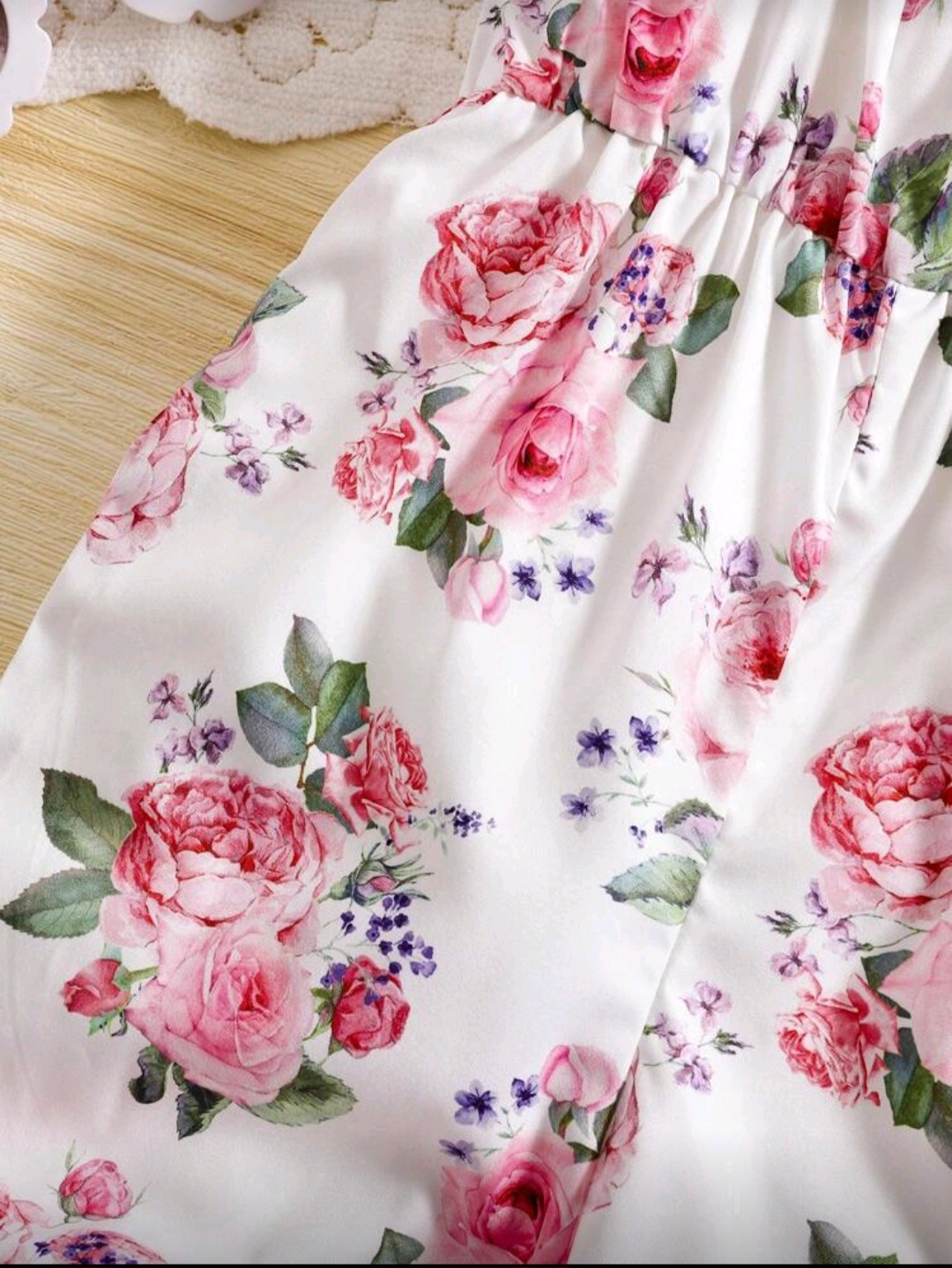 جمبسوت بنات صيفي بطبعة زهور أنيقة بحمالات رفيعة - الصورة 7