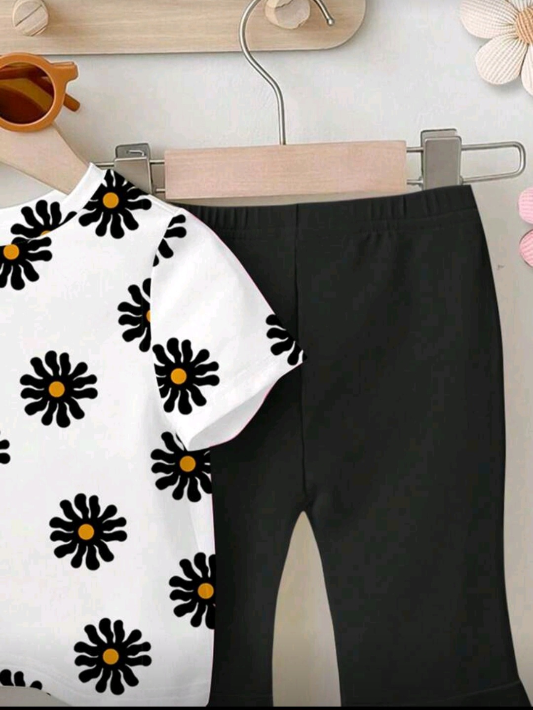 طقم بنات أنيق بطبعة الزهور مع بنطال أسود - الصورة 4