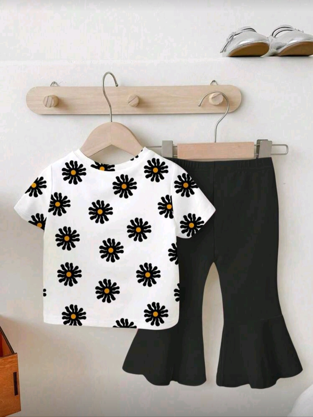 طقم بنات أنيق بطبعة الزهور مع بنطال أسود - الصورة 6