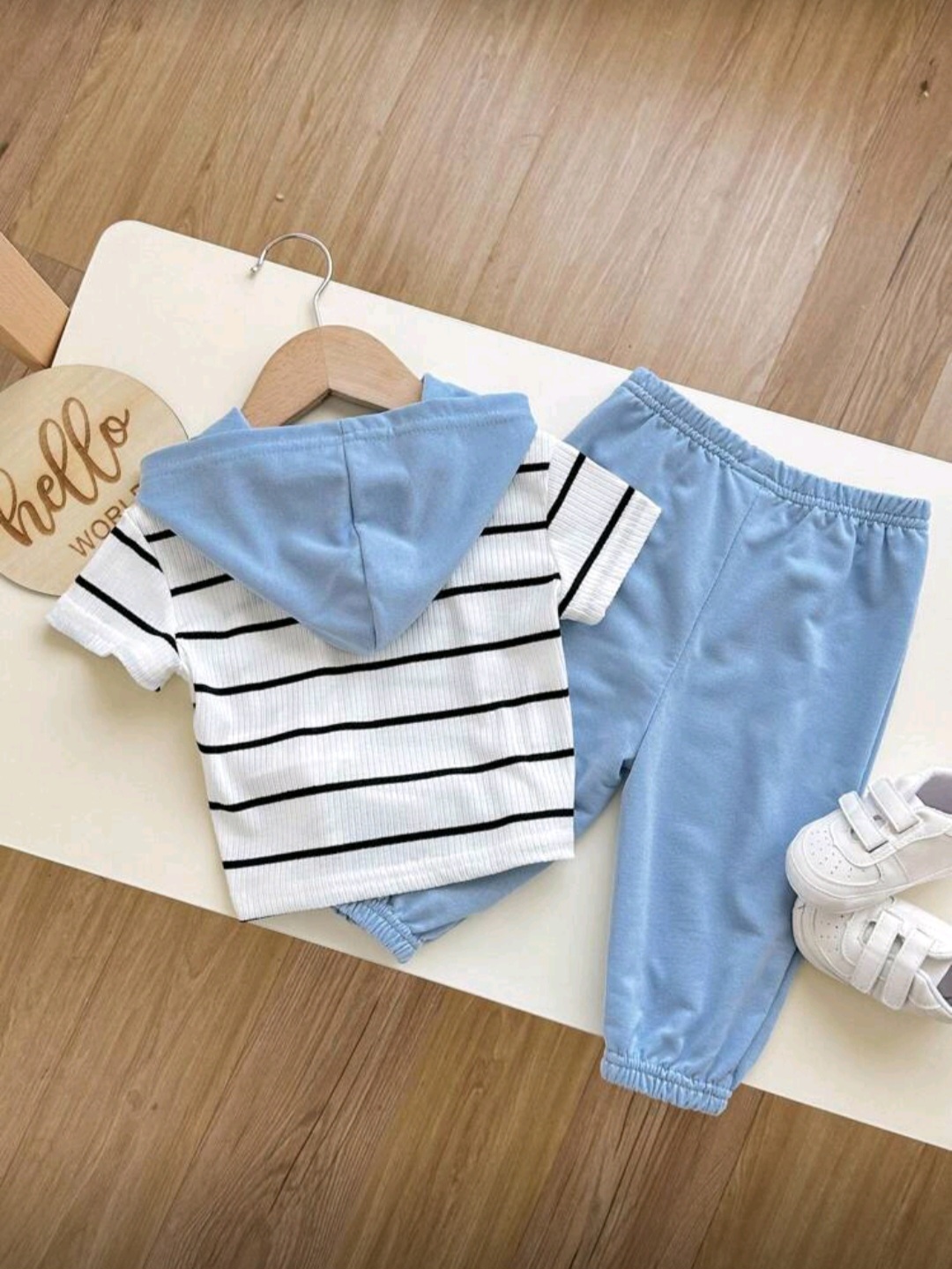 طقم أطفال كاجوال بقبعة مخططة قطعتين - الصورة 2