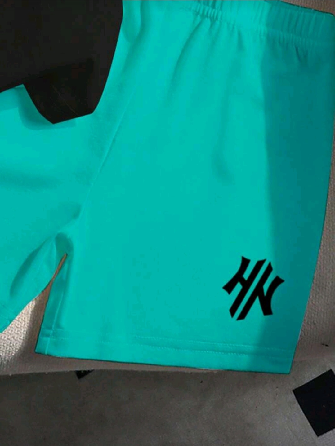 طقم أطفال صيفي قطعتين تيشيرت أسود وشورت أخضر بترولي - الصورة 3