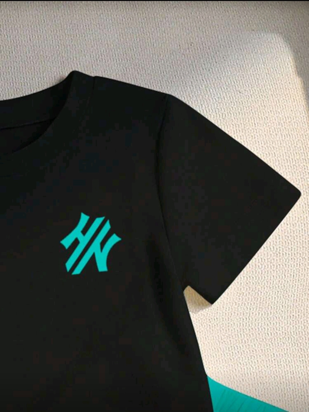 طقم أطفال صيفي قطعتين تيشيرت أسود وشورت أخضر بترولي - الصورة 5