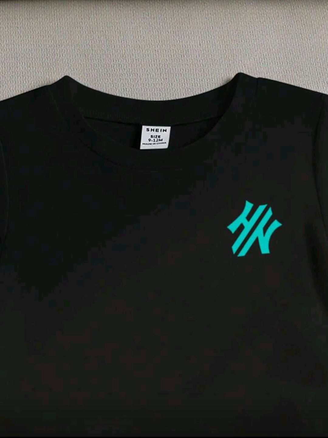 طقم أطفال صيفي قطعتين تيشيرت أسود وشورت أخضر بترولي - الصورة 6